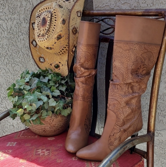 Burberry Tan Perforated Leather Knee High‎ BootsV - Picture 3 of 15